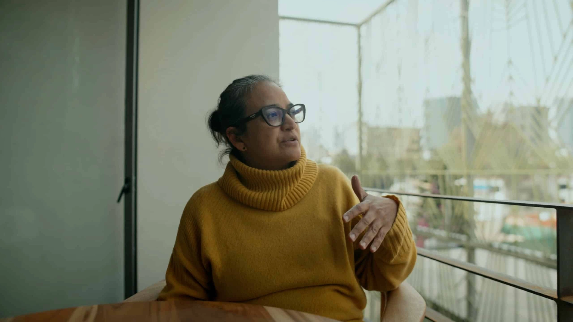 Sofía Táboas beside her lattice installation